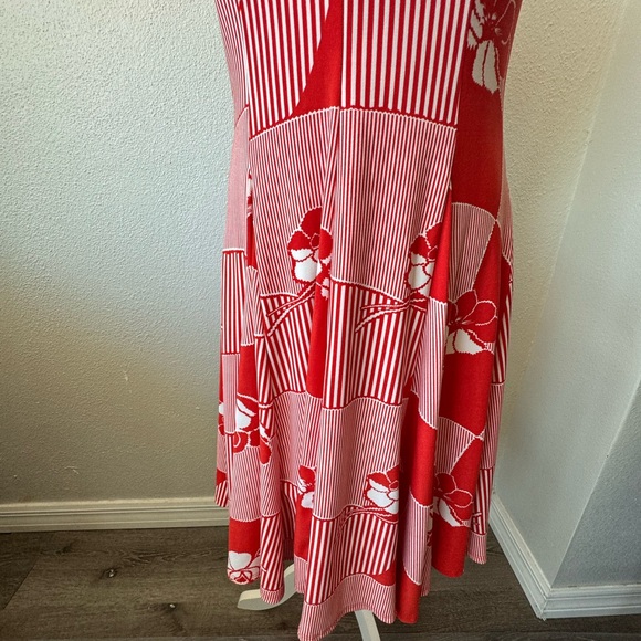 Antrhopologie Eva Franco Fit and Flare Dress Red White Floral Swing Elegant SZ 4 - Picture 5 of 15